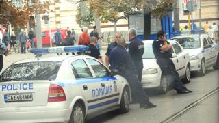 Полиция блокира велинградско село, обискират и разпитват десетки заради имам, организирал незаконна схема за изборна агитация (СНИМКИ)