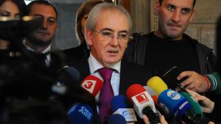 Краен срок: До 17 часа днес Местан трябва да...