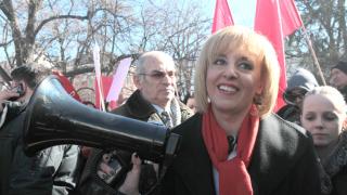Мая Манолова от протеста пред КЕВР: Разчетите ни показват, че скок в цената на парното в момента не е необходим