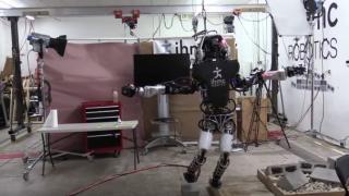 Терминаторът е все по-близо до нас! Вижте как роботът на Boston Dynamics пази равновесие като човек (ВИДЕО)