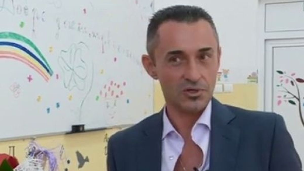 Два класа се преместиха в друго училище заради свой учител (ВИДЕО)