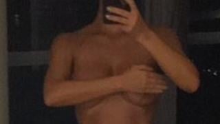 Ким Кардашян отново си показа котето! И отново в Instagram (СНИМКА 18+)