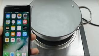 Свариха и замразиха в Coca-Cola iPhone 7 (ВИДЕО)