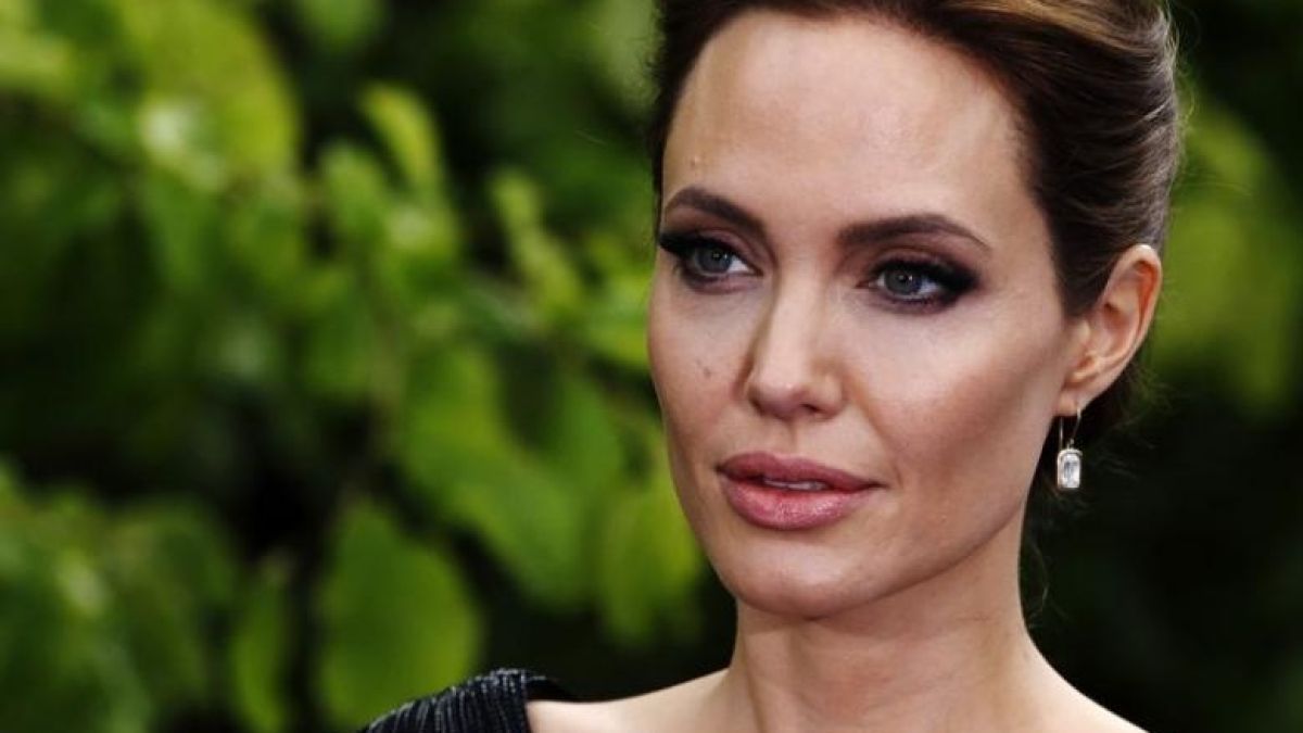Анджелина Джоли разкри най-големите си тайни за съвършена визия 