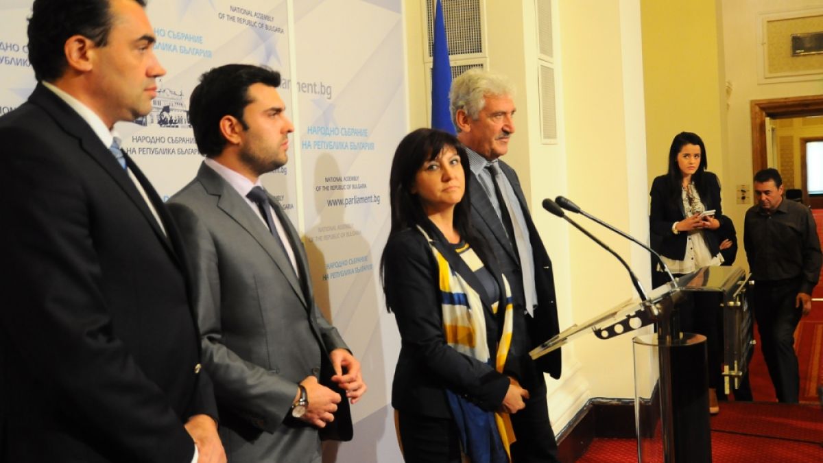 Караянчева съобщи гореща новина, минути преди важната среща на ГЕРБ!