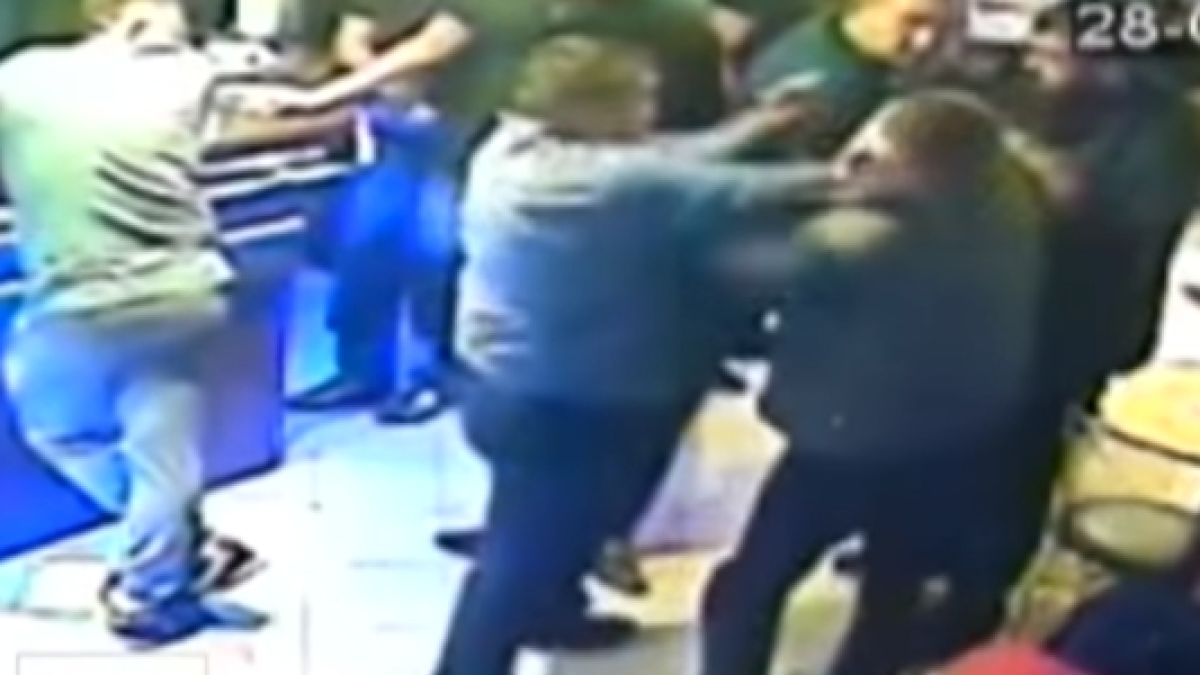 Свещеници се сбиха в нощен клуб (СНИМКИ/ВИДЕО 18+)