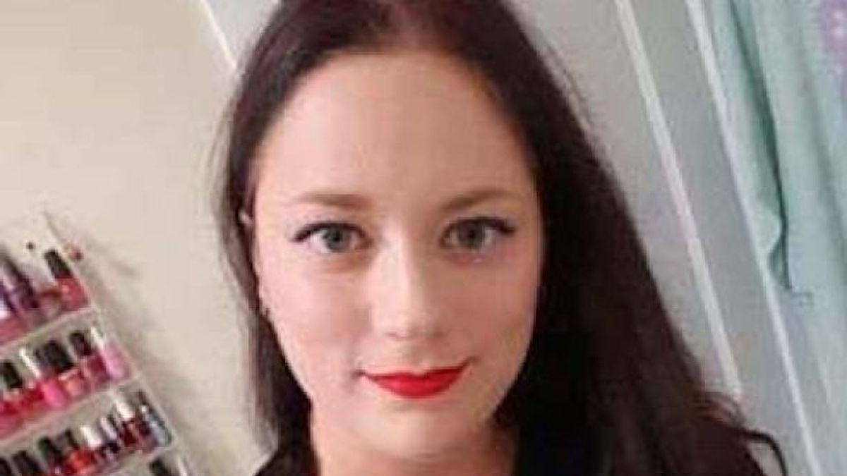 Шокиращо: Омъжена учителка правила секс с двама ученици в един и същ ден (СНИМКИ)