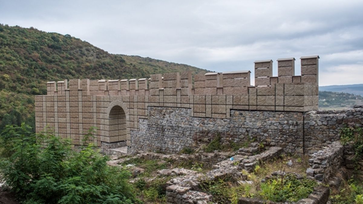Кметът на Перник изми срама от "Кракраленд"