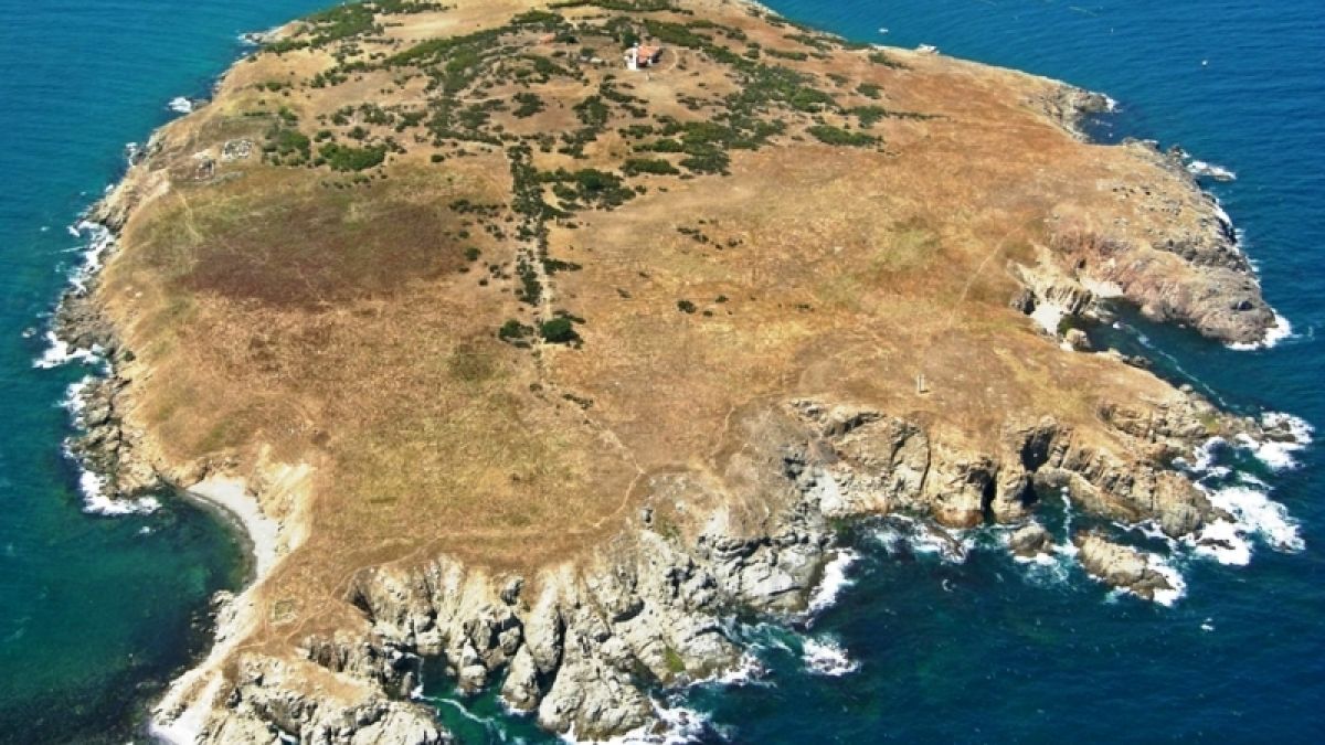 Казусът с остров Св. Иван се заплете - Чолаков и Рейзи искат помощ от Борисов 