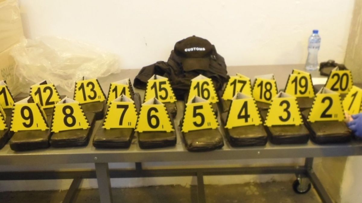 Задържан е 37-годишният шофьор на турския камион, превозвал кокаин за 4,5 милиона лева (СНИМКИ)