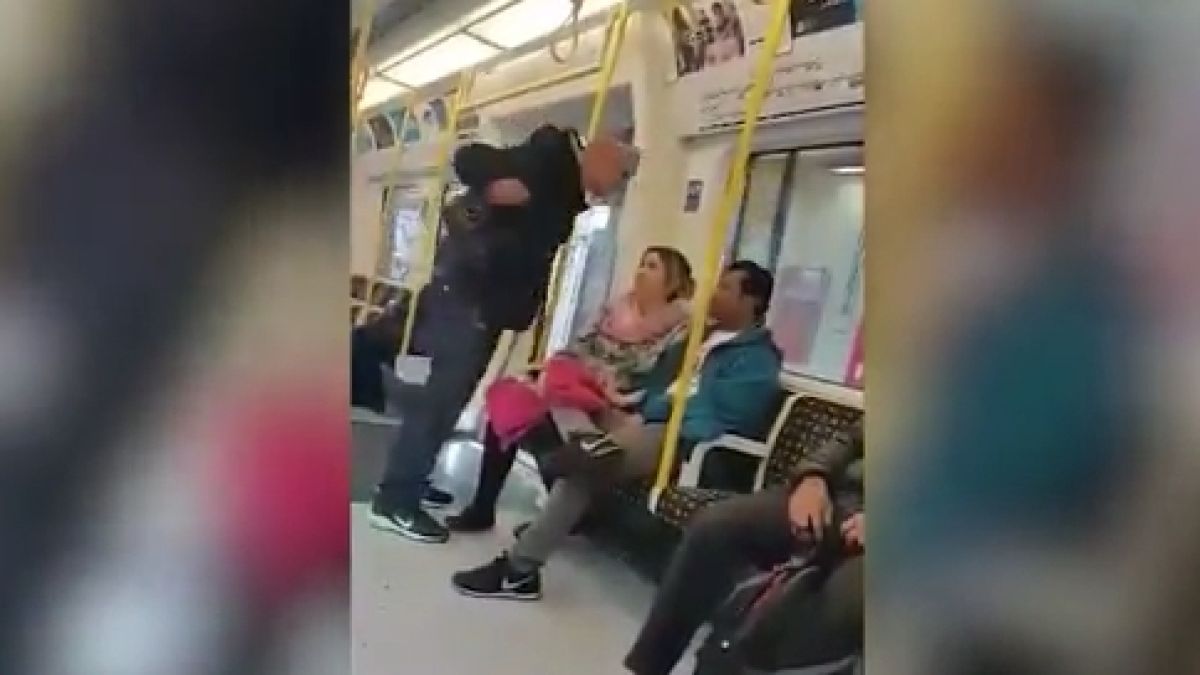 Расистка атака възмути пътуващите в лондонското метро (ВИДЕО)