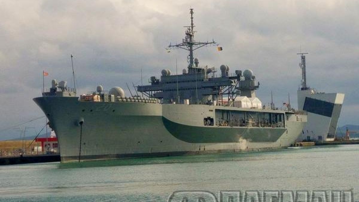 Американският военен кораб "Маунт Уитни" - флагманът на флотилията на НАТО, акостира в Бургас (СНИМКИ/ВИДЕО)