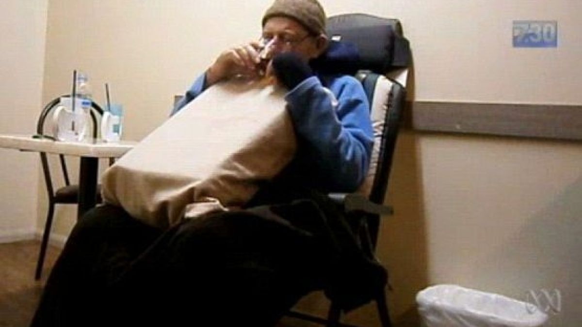 Потресаващо ВИДЕО: Смъртно болен от рак умира, след като взима лекарство за евтаназия (ВИДЕО 18+) 