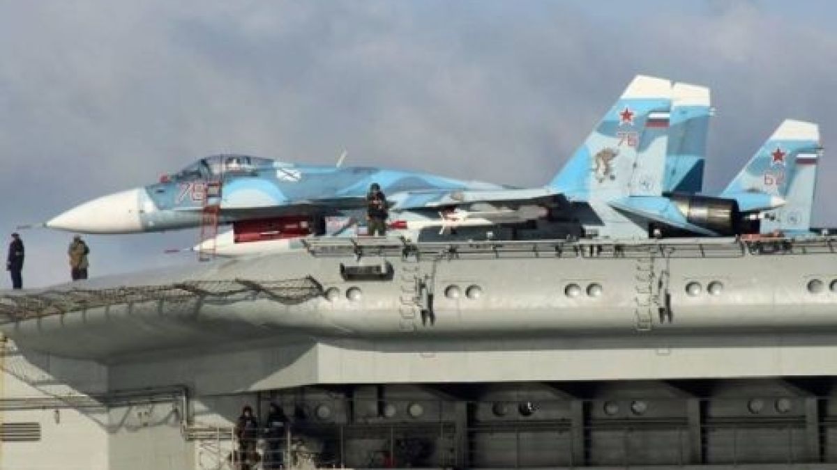 Преминаването на огромната руска армада край Норвегия в СНИМКИ и ВИДЕО