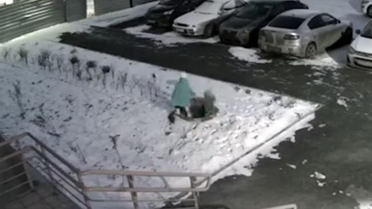 Вижте как дете падна в дълбока шахта и драматичното му спасяване (ВИДЕО)