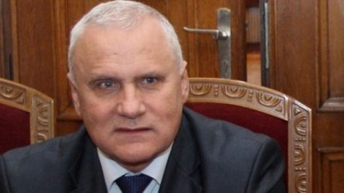 Полковник от резерв коли и беси в Гърция от името на България