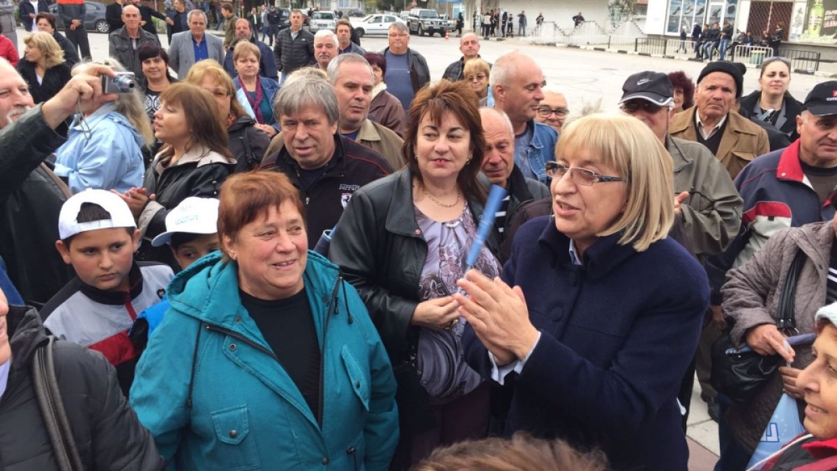 Цецка Цачева в Девня: Няма да позволим България да се върне в безвремието, в което беше попаднала при управлението на БСП и ДПС