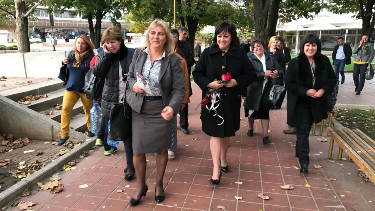 Корнелия Нинова: С новата програма за финансиране на ромчета управляващите си купуват гласове