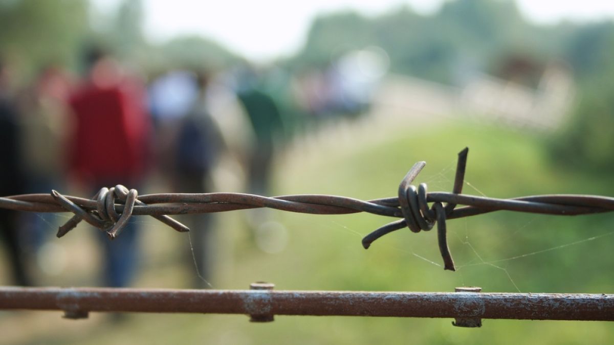 Италианско село се барикадира срещу бежанците, при това успешно!