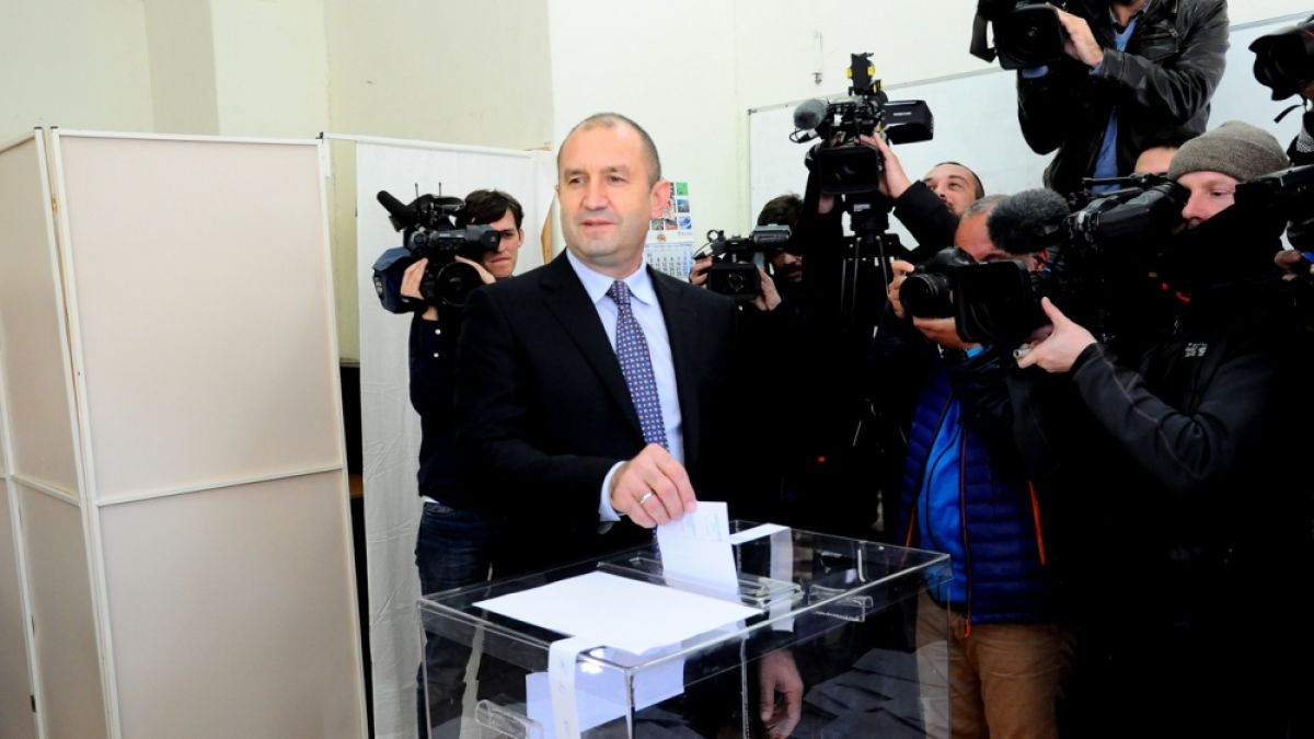 "Комерсант":  Радев е триумф на консерватизма, към който призовава Путин 