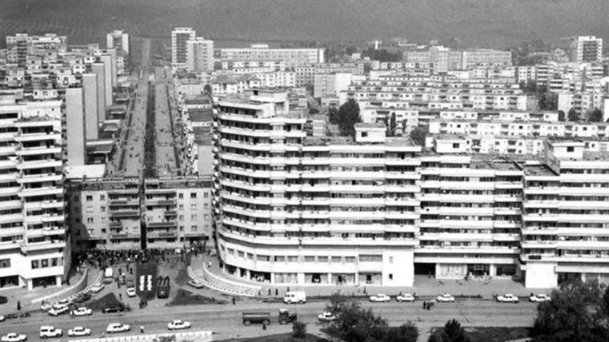 Невиждано чудо в Румъния! Преместиха 7600-тонна сграда (СНИМКИ)