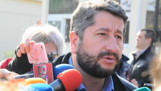 Позорно! Аутсайдерите Радан Кънев и Христо Иванов грозно яхват Доклада на Брюксел