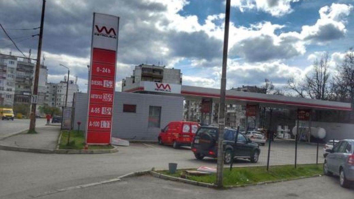 Затвориха бензиностанция на Марешки заради горива без...