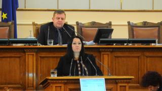 След почти три часа дебат: Парламентът одобри още 1 млрд. лева за саниране