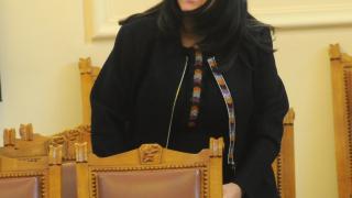 Лиляна Павлова: Трябва да правим по 1000-1500 километра пътища на година   