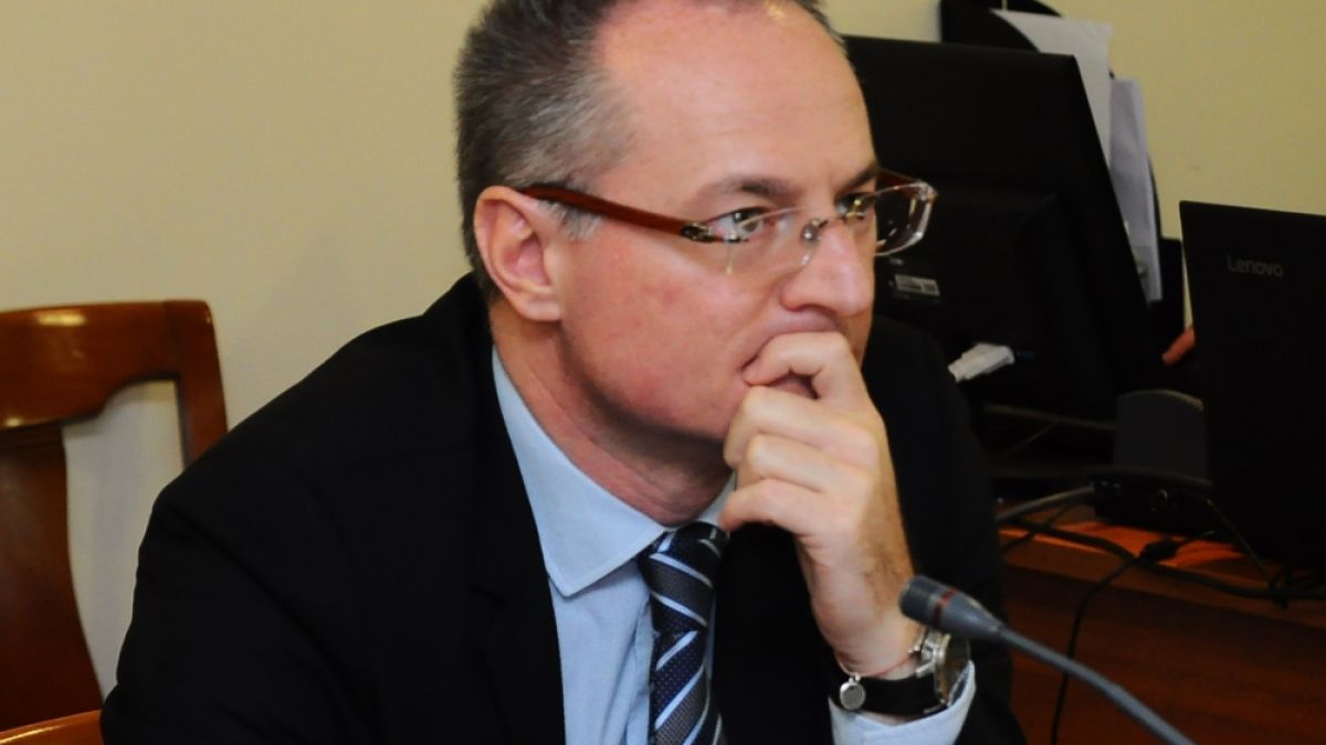 Лозан Панов ще обяснява утре за пускането на Ценко Чоков