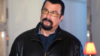 Стивън Сегал може да получи пенсия от 5000 рубли