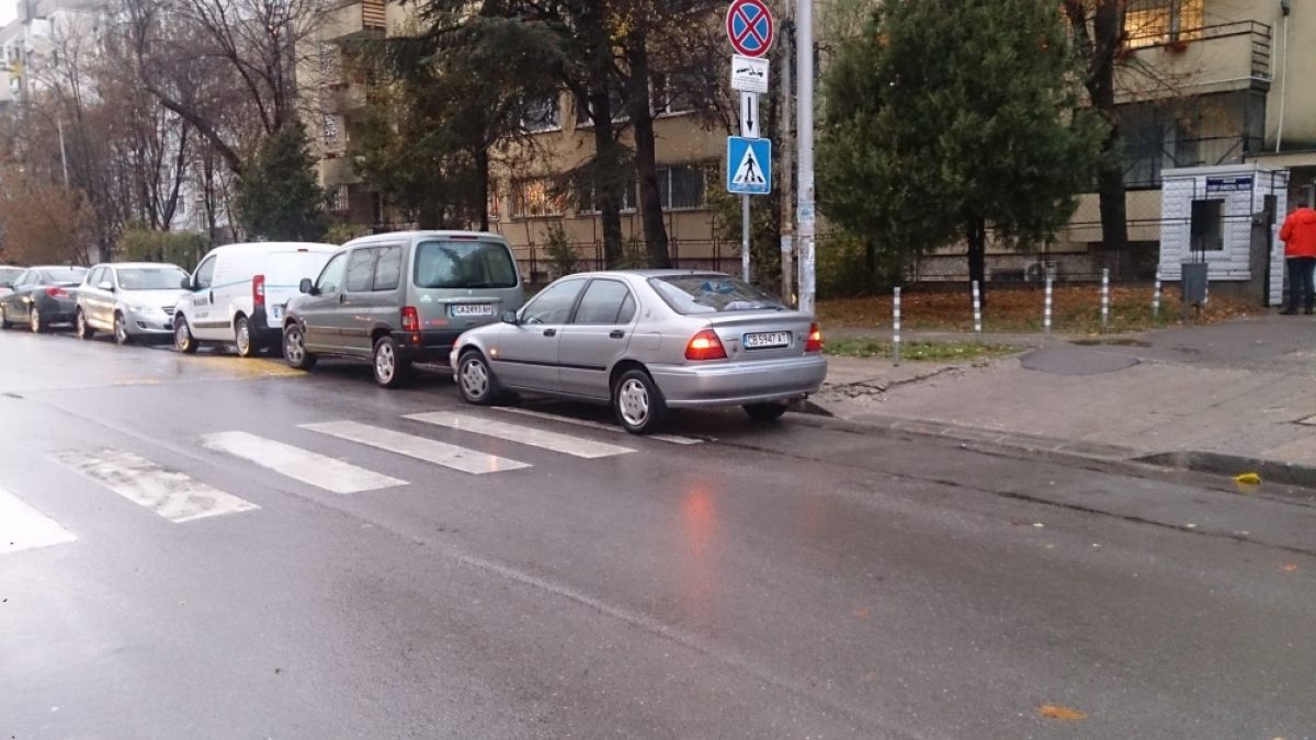 Вижте най-наглото паркиране в София (СНИМКА)