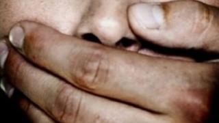 Изрод блудства с 14-годишно момче, след това го окраде 