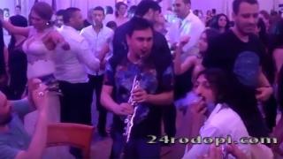 Изпълнителят на оригинала на „Издислав“ е пял на абитуриентското изпращане на Фики Стораро (СНИМКИ/ВИДЕО)