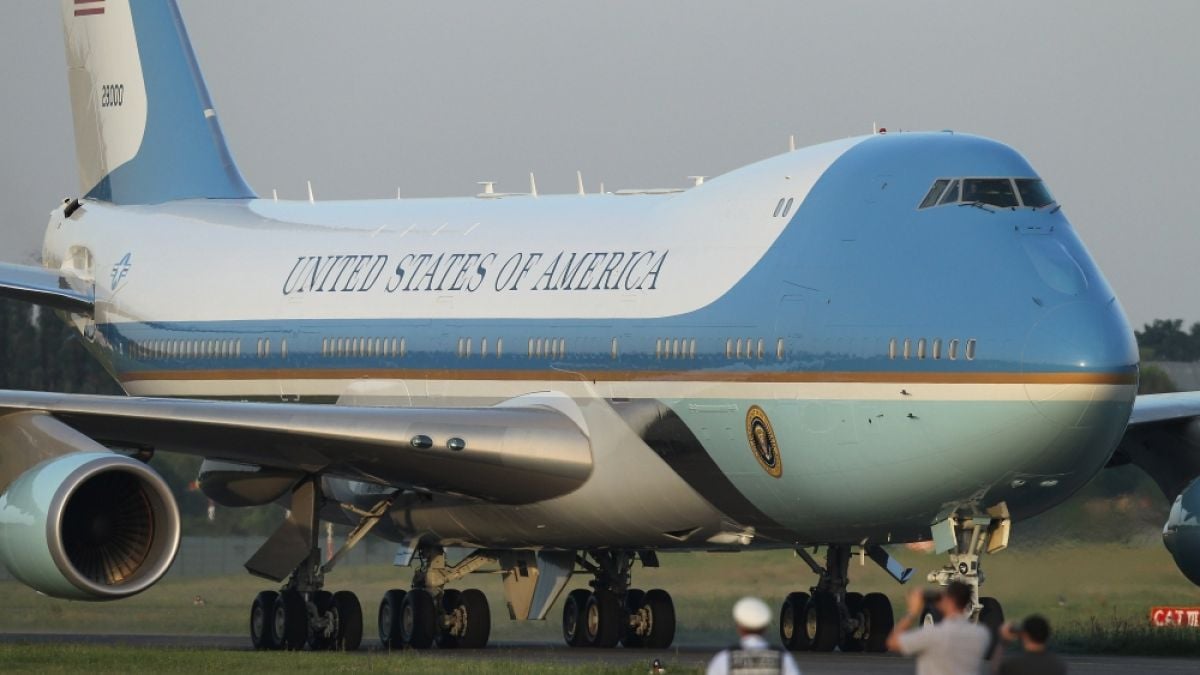 „Air Force One” – какво не знаем за летящата крепост на Тръмп (ВИДЕО)