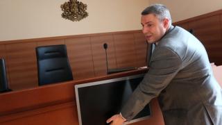 Театралните постановки на Методи Лалов нямат край! Шефът на съда се държи като шоумена Гого Лозанов, влиза в проекта "Кота -1"!