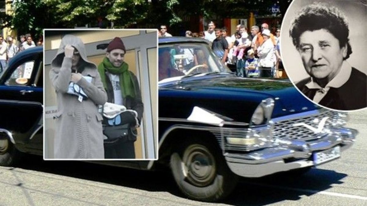 Най-богатото бебе в България се повози в чайката на Цола Драгойчева