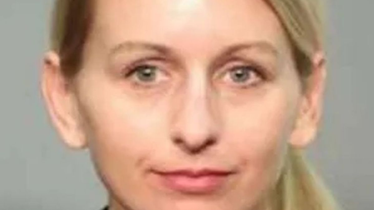 Арестуваха млада даскалица, натискала ученик за орален секс 