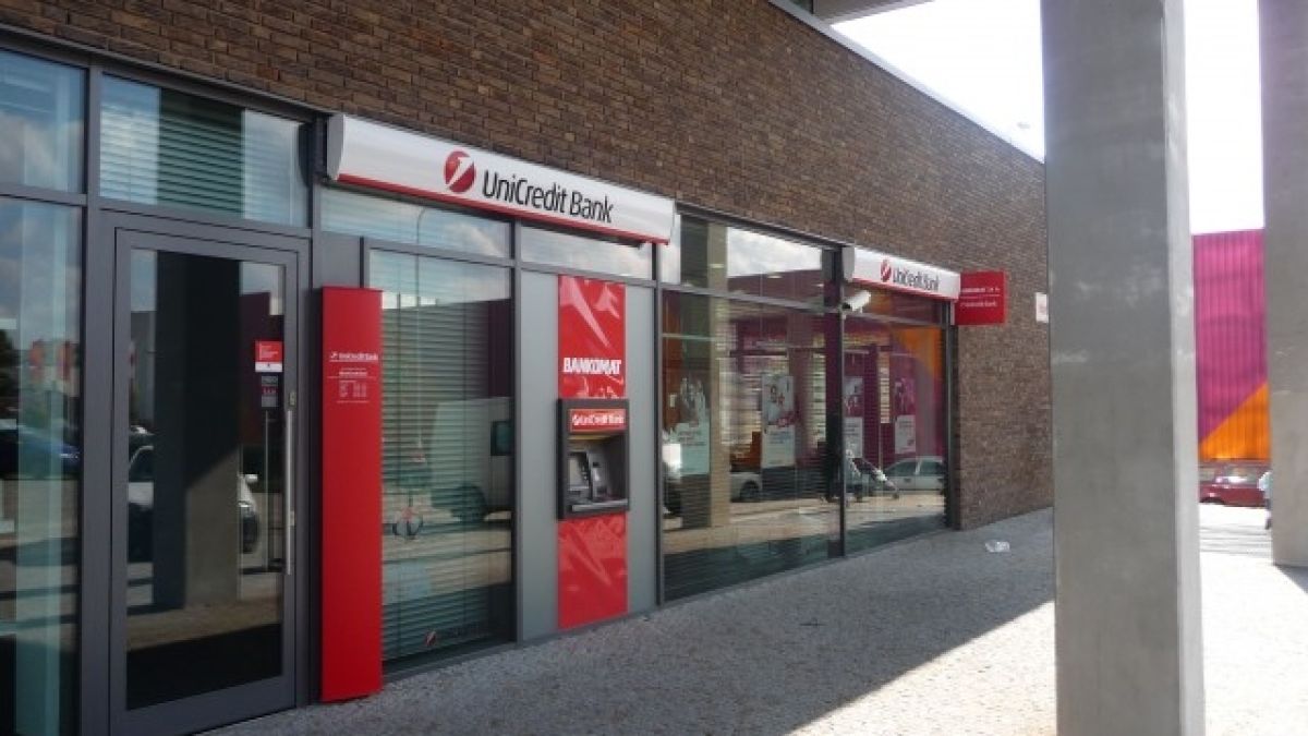 ВВС: UniCredit  съкращава 14 000 работни места, за да си върне финансовата стабилност