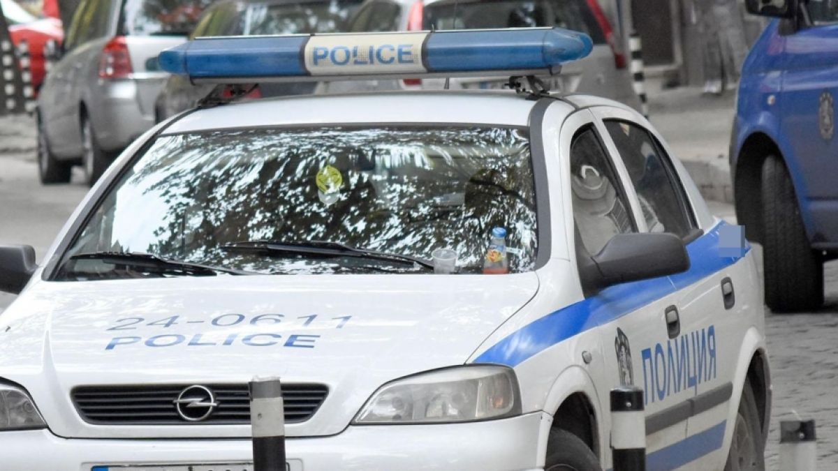Трима биха жестоко мъж и жена във Вършец, потрошиха им дома и колата