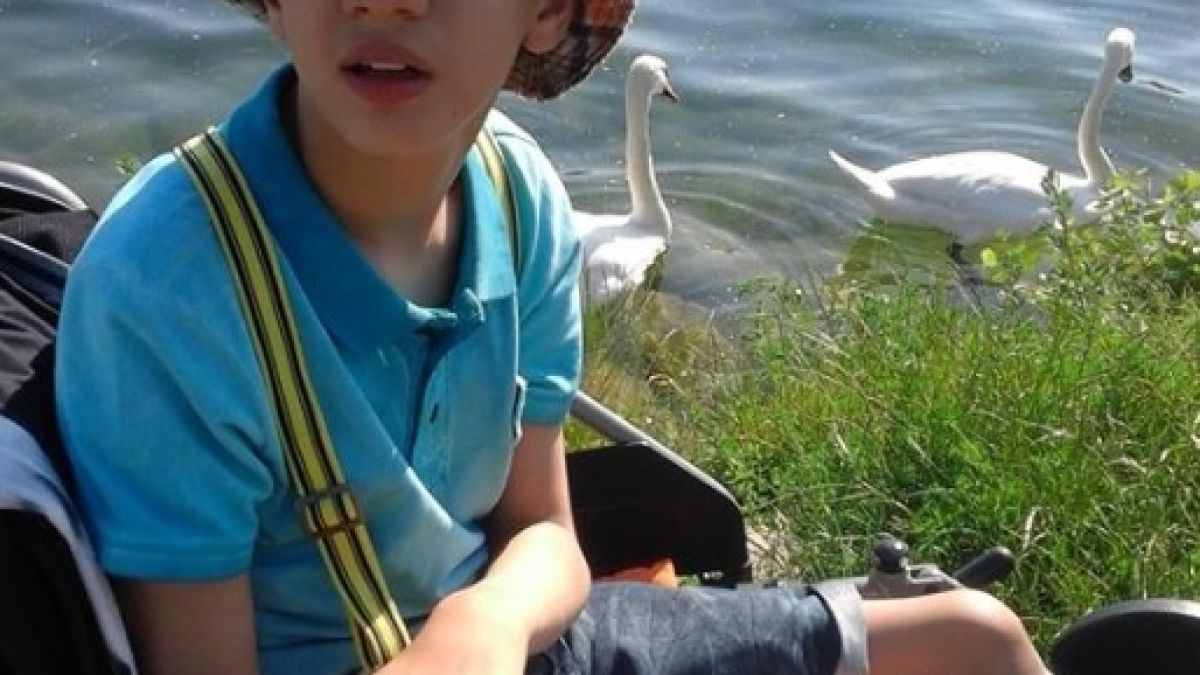 Да помогнем на едно кръгло сираче, което се нуждае от средства за рехабилитация