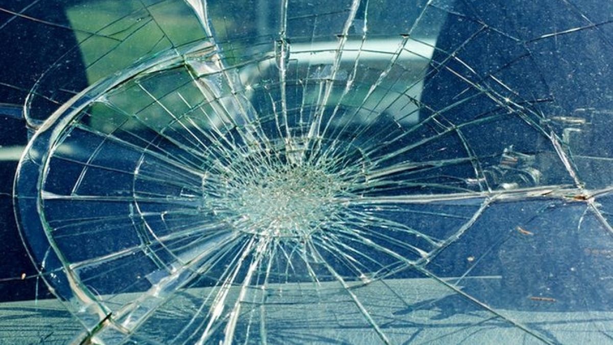 Автобус падна от скала, 14 души загинаха