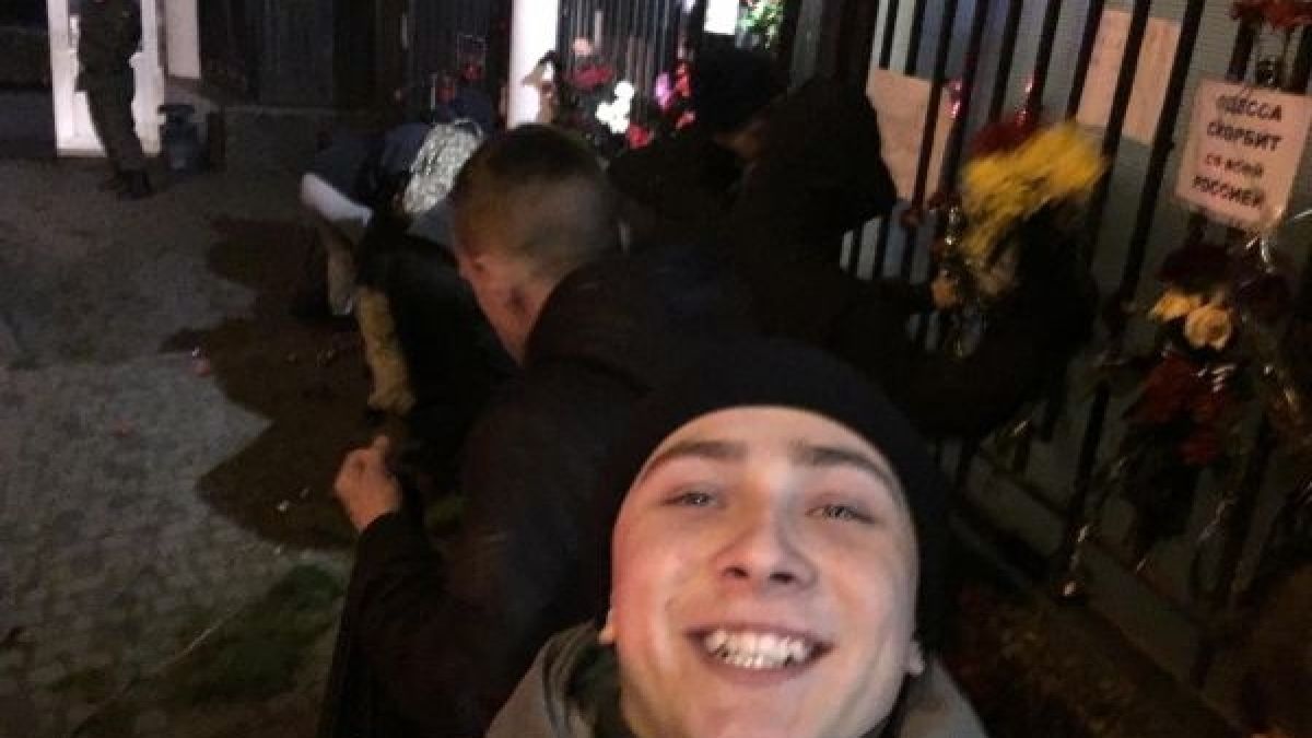 Вандали в Одеса оскверниха помена за жертвите на Ту-154, властите си траят (СНИМКА)