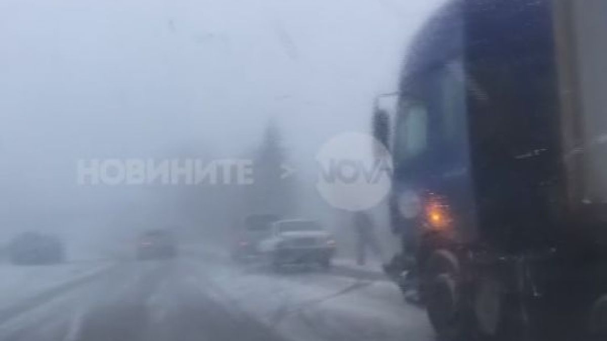 Страхотия на "Хемус"! Осем коли се нанизаха край Варна (ВИДЕО)