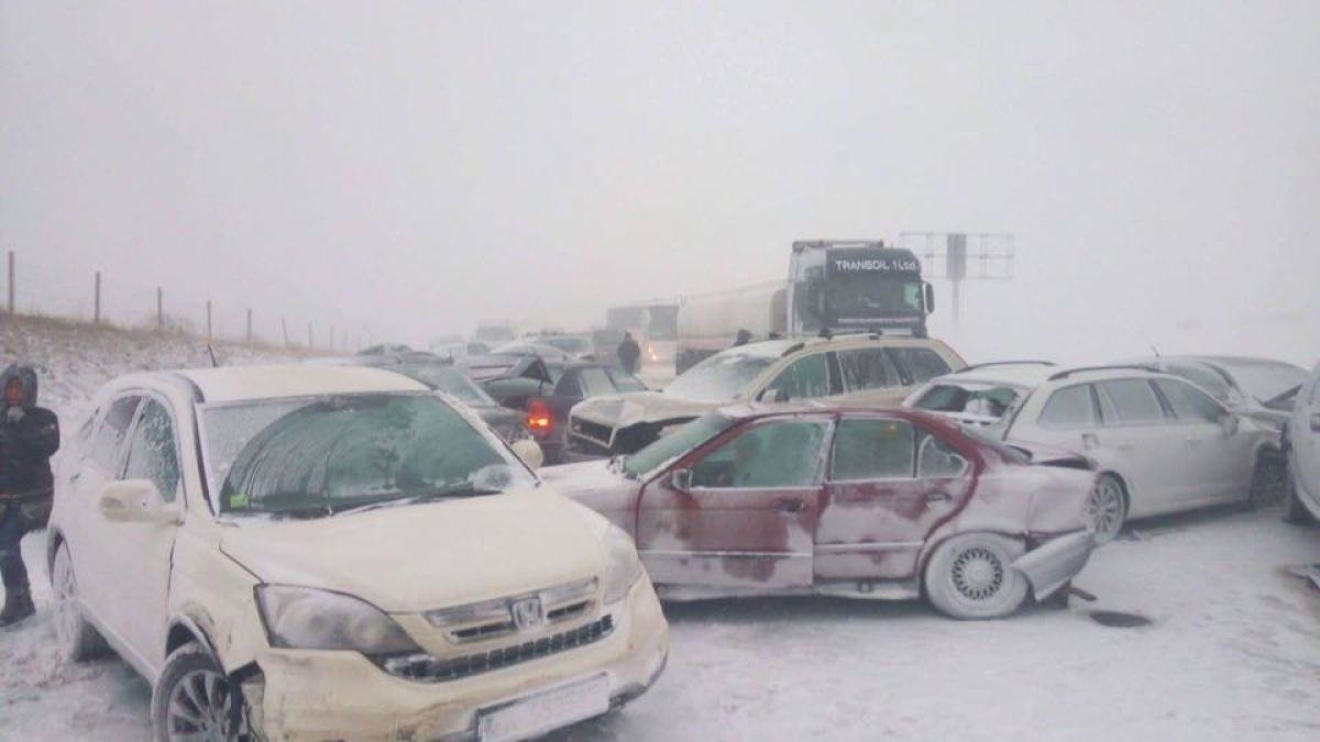 Среднощно ВИДЕО от снежния ад край Миролюбово