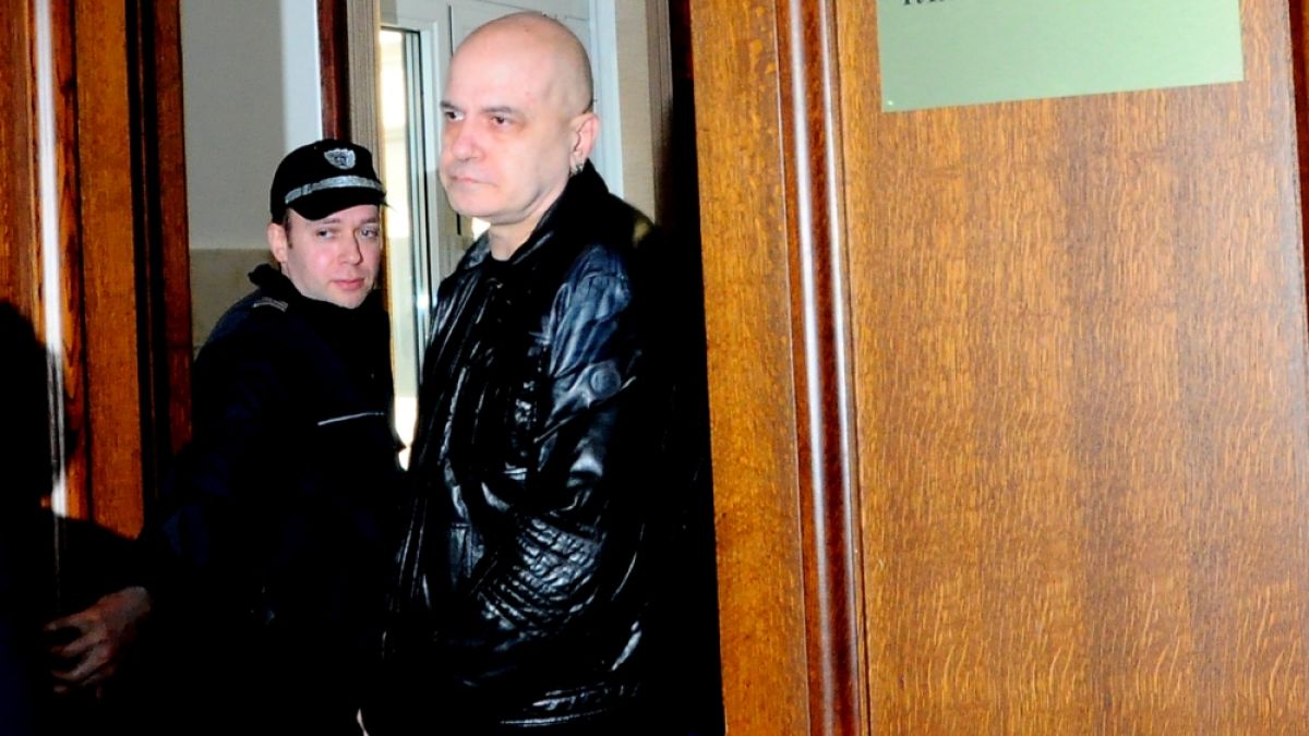 Ето къде Слави Трифонов ще проговори за спряното му предаване!