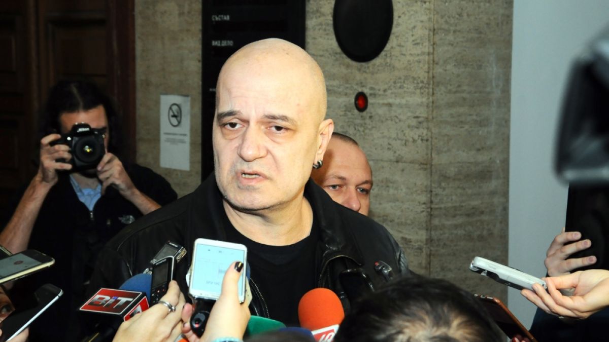 Извънредно и първо в БЛИЦ! Скандал в ефира: bTV пак цензурира Слави! (СНИМКИ)