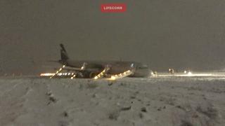 Самолет излезе от пистата при кацане в Калининград
