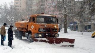 АПИ и КАТ предупредиха: Снеговалежите ще са интензивни, преспите над 1 метър! Не пътувайте! 