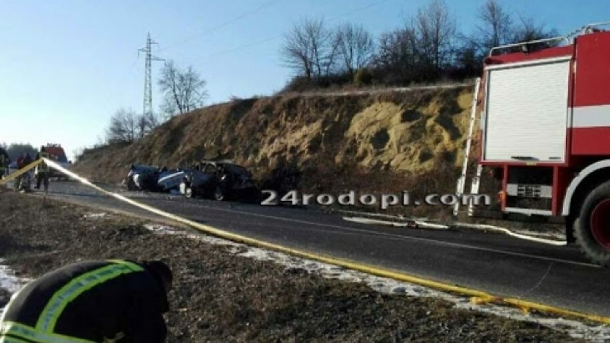 Погребаха загиналите в зверската катастрофа край Дюлица